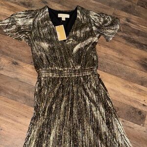 Michael Kors Gold on Black Metallic PleatedV-Neck Shift Dress Size Small NWT
